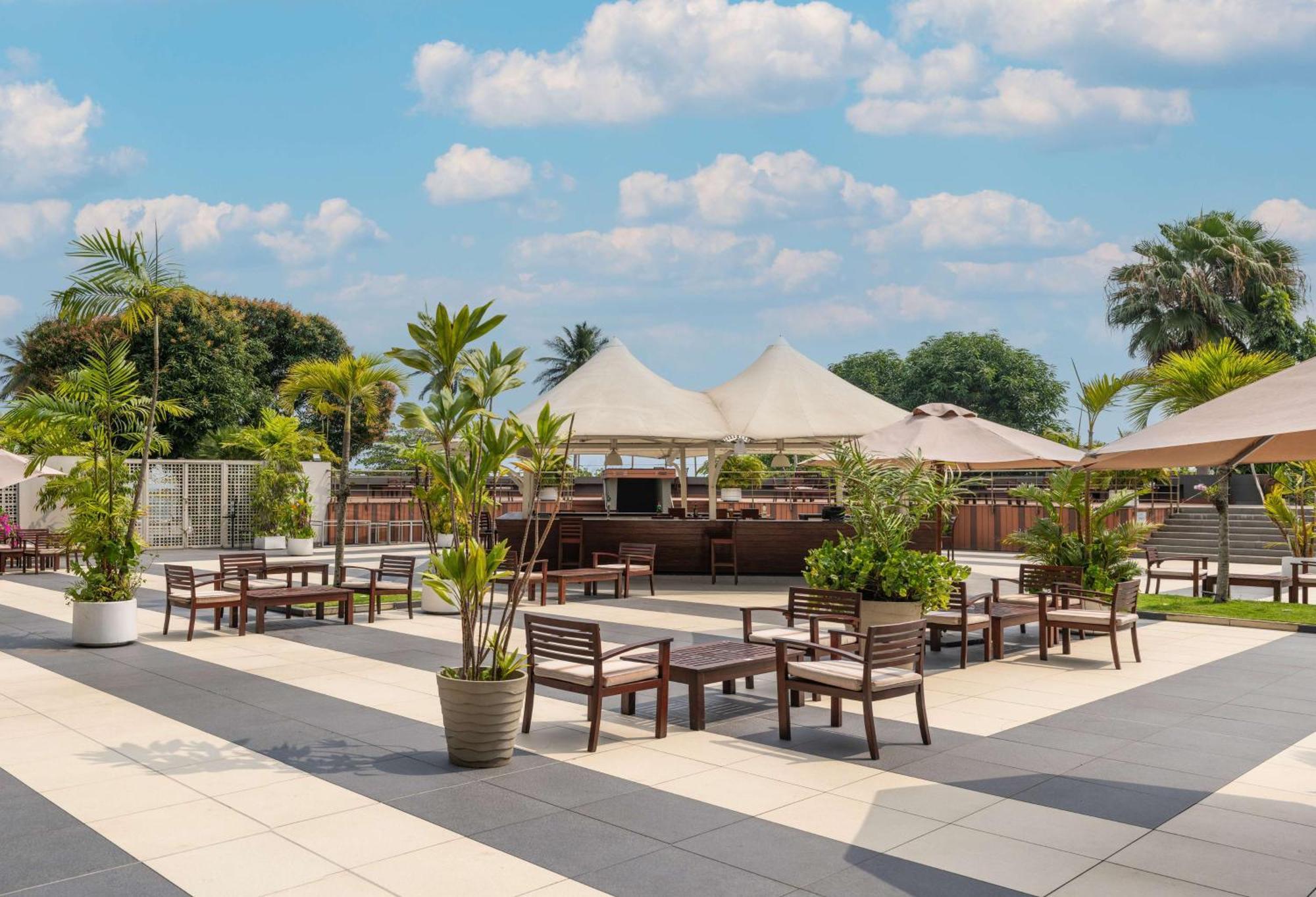 Radisson Blu Okoume Palace Hotel, Libreville Buitenkant foto